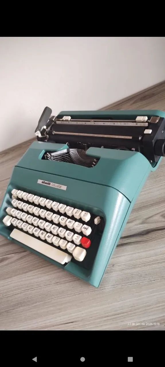 Máquina de escrever Olivetti college65181959870977123