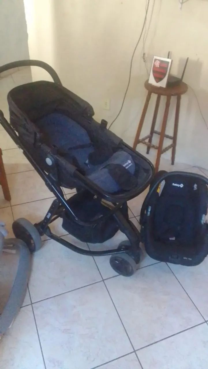 Carrinho de bebê + bebê conforto 