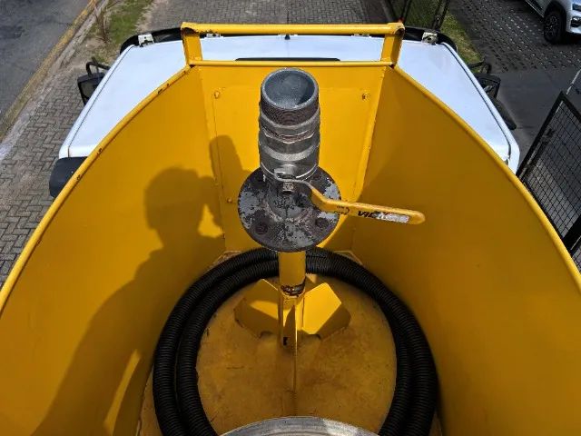 31.330 EQUIPADO COM TANQUE DE 20 MIL LITROS COM QUEBRA ONDAS - Foto 4