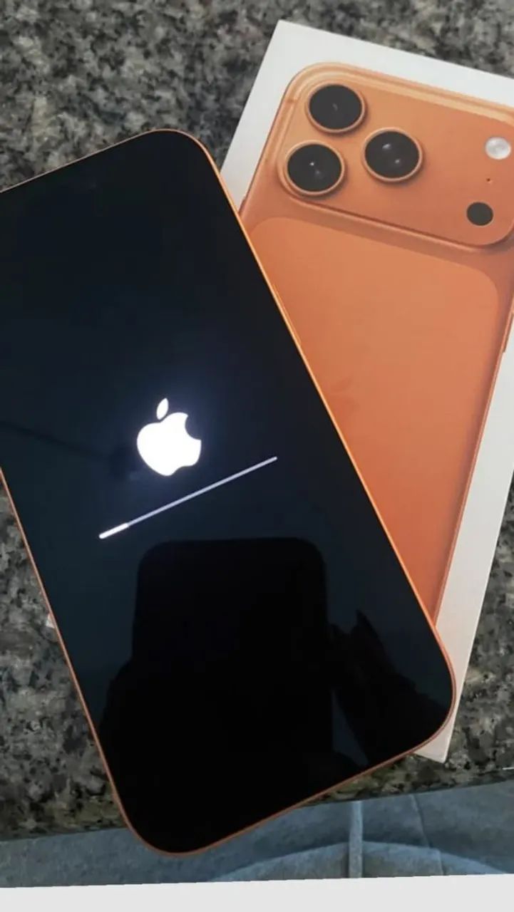 Vendo iPhone 17 pro Max na cor laranja de 256 GB ! 