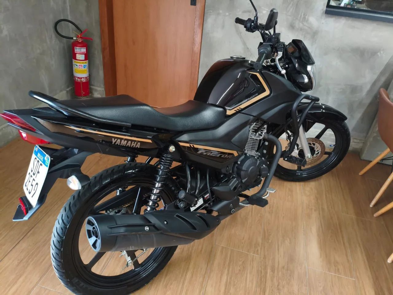 Moto factor barata baixou o preço 13 mil pra vender logo  - Foto 5