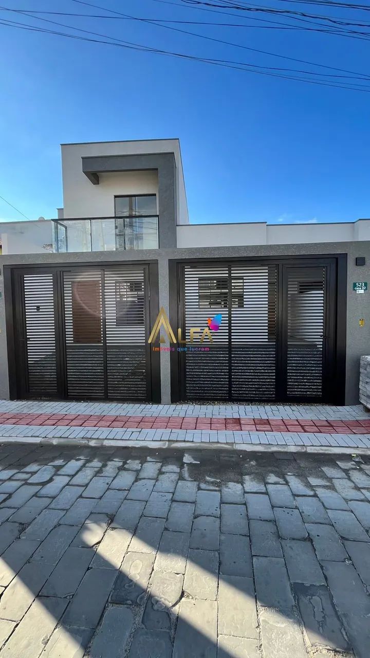 Sobrado no Centro de Navegantes com 2 suítes .