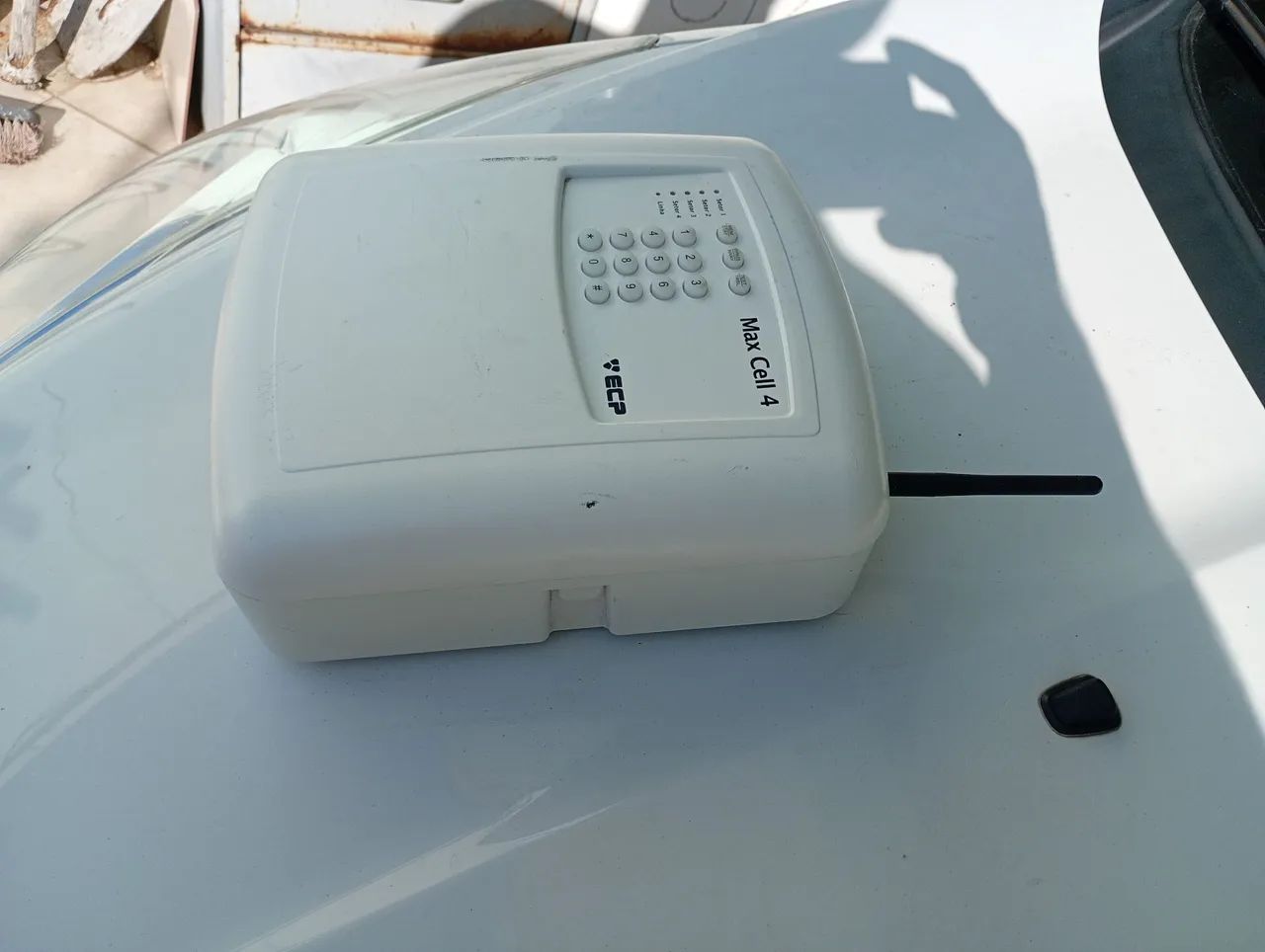 Central de alarme com slote para chip 4g e sensores  - Foto 2