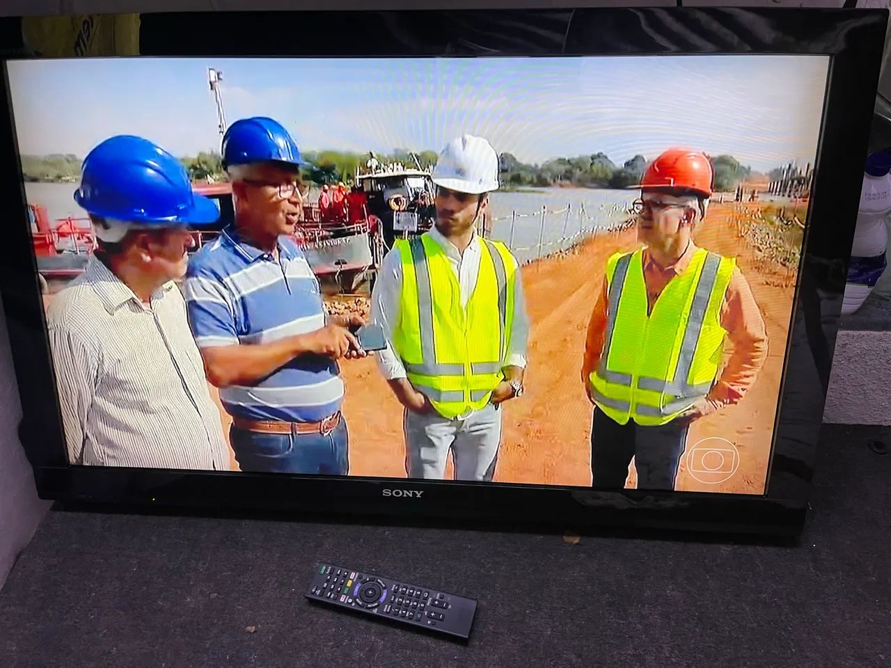 TV digital Sonic 40 polegadas bravia essa TV já é digital não precisa de conversor  - Foto 2