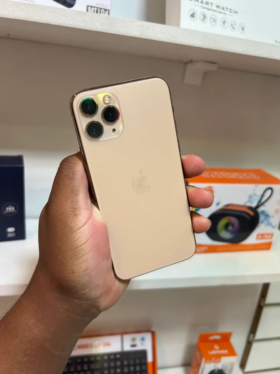 【美品】iPhone 11 Pro 64GB 初期設定 iPhone 11 Pro 64GB - Celulares e Smartphones - Tomba, Feira de