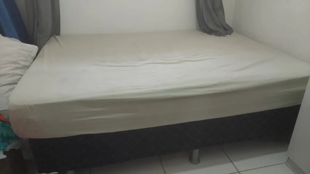 Vendo cama box casal