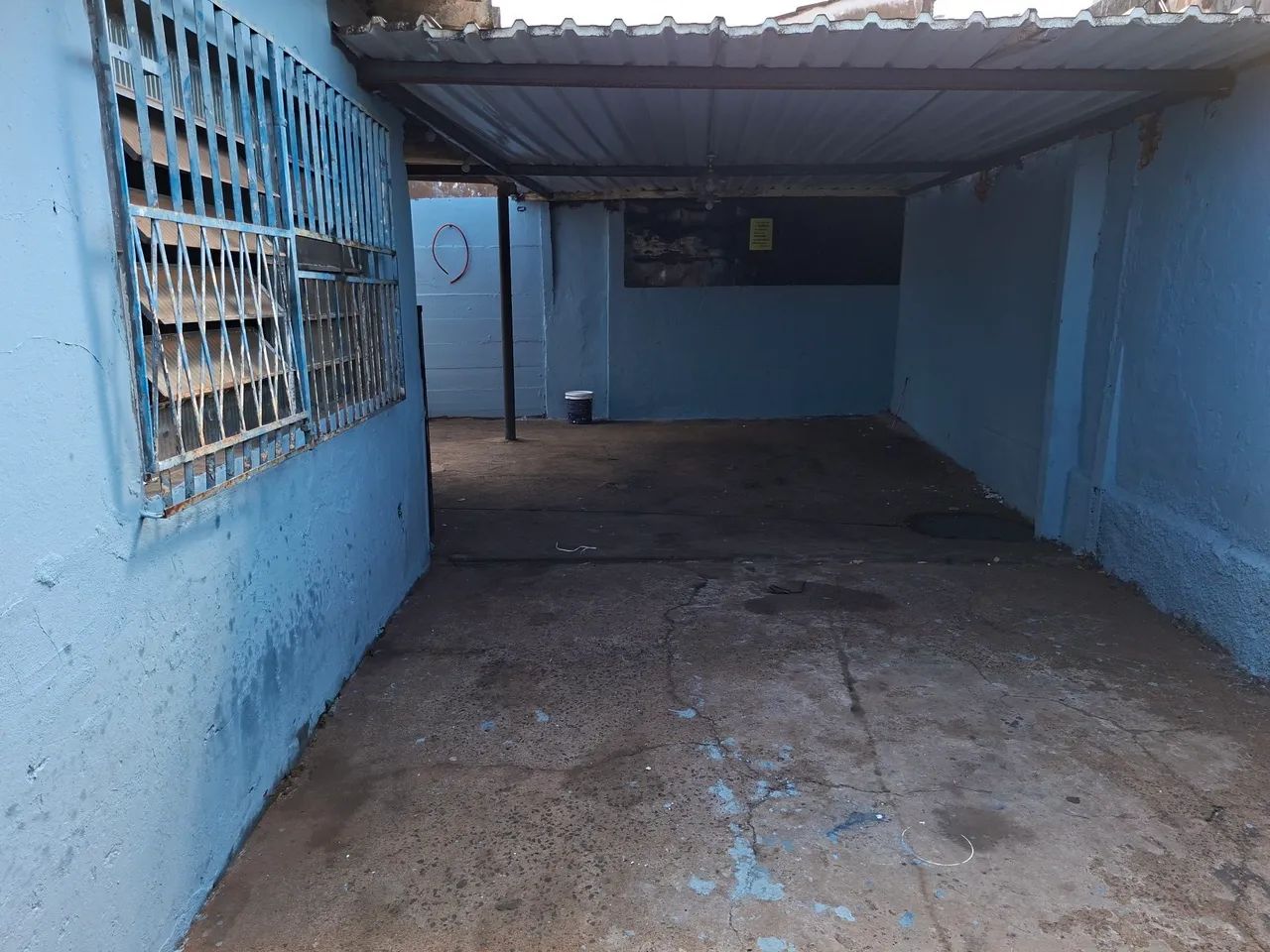Alugo espaço com 150 mts com cobertura e banheiro - Foto 4