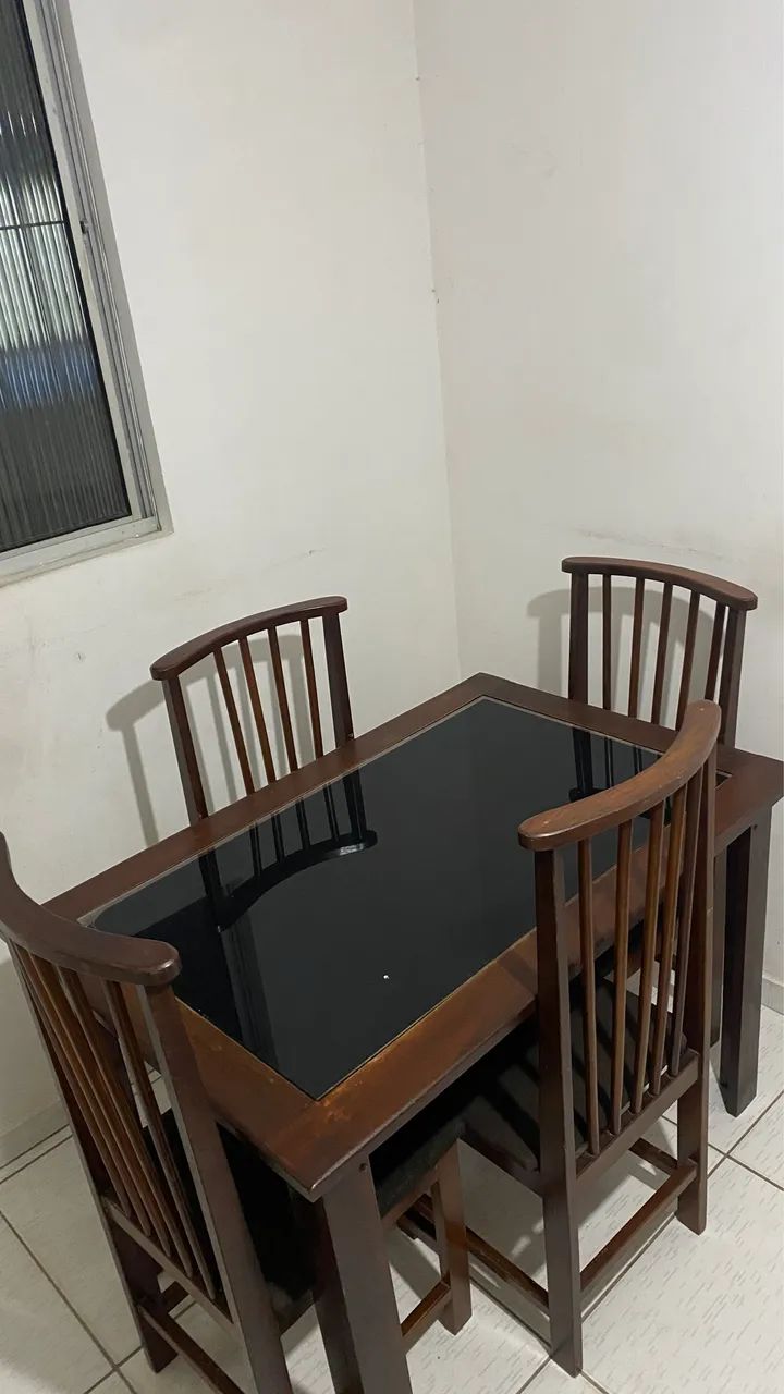 mesa madeira pura com quatro cadeiras  - Foto 5