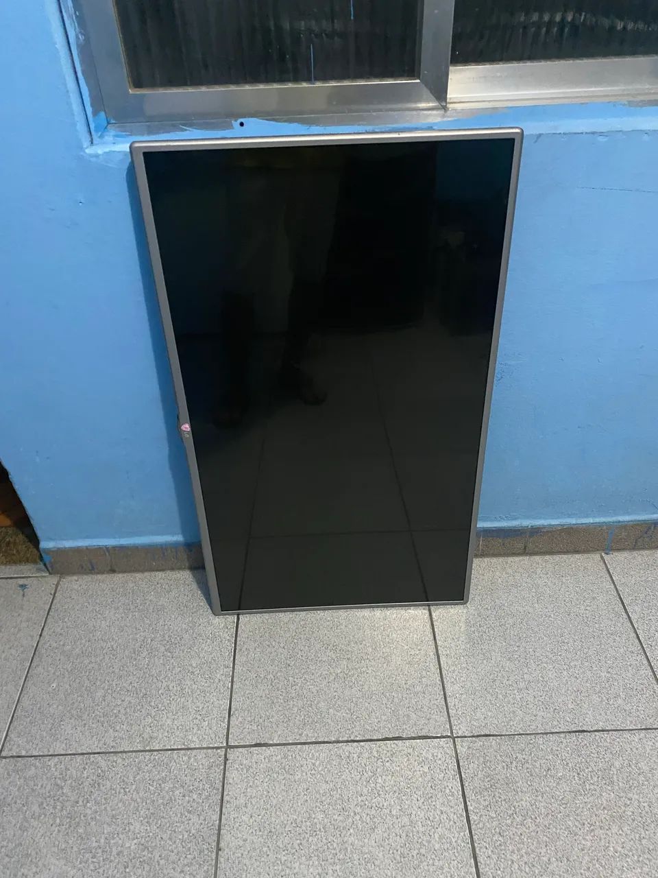 TV LG - Retirada de peça 