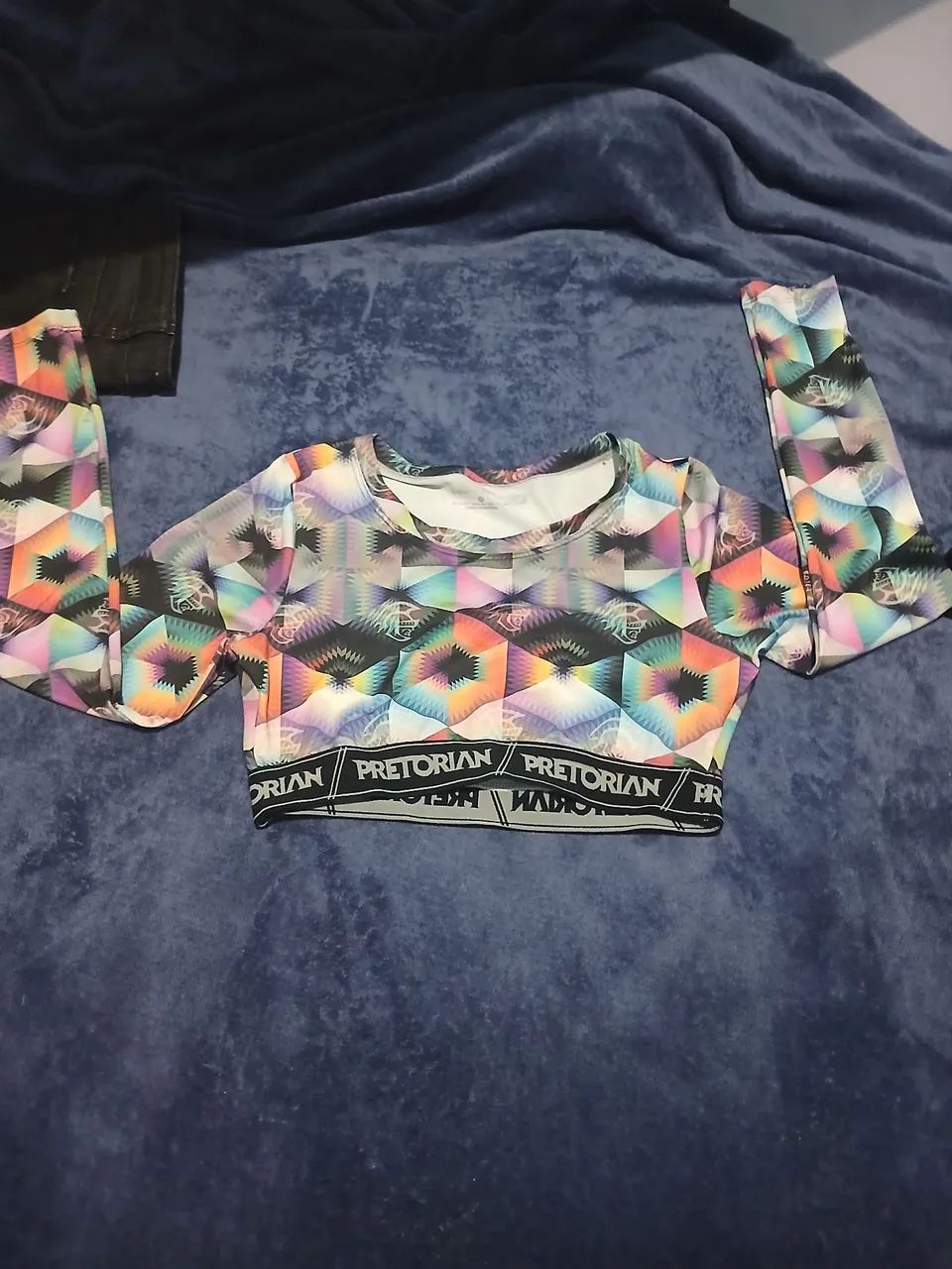Uma saca de roupa novas e seminovos 