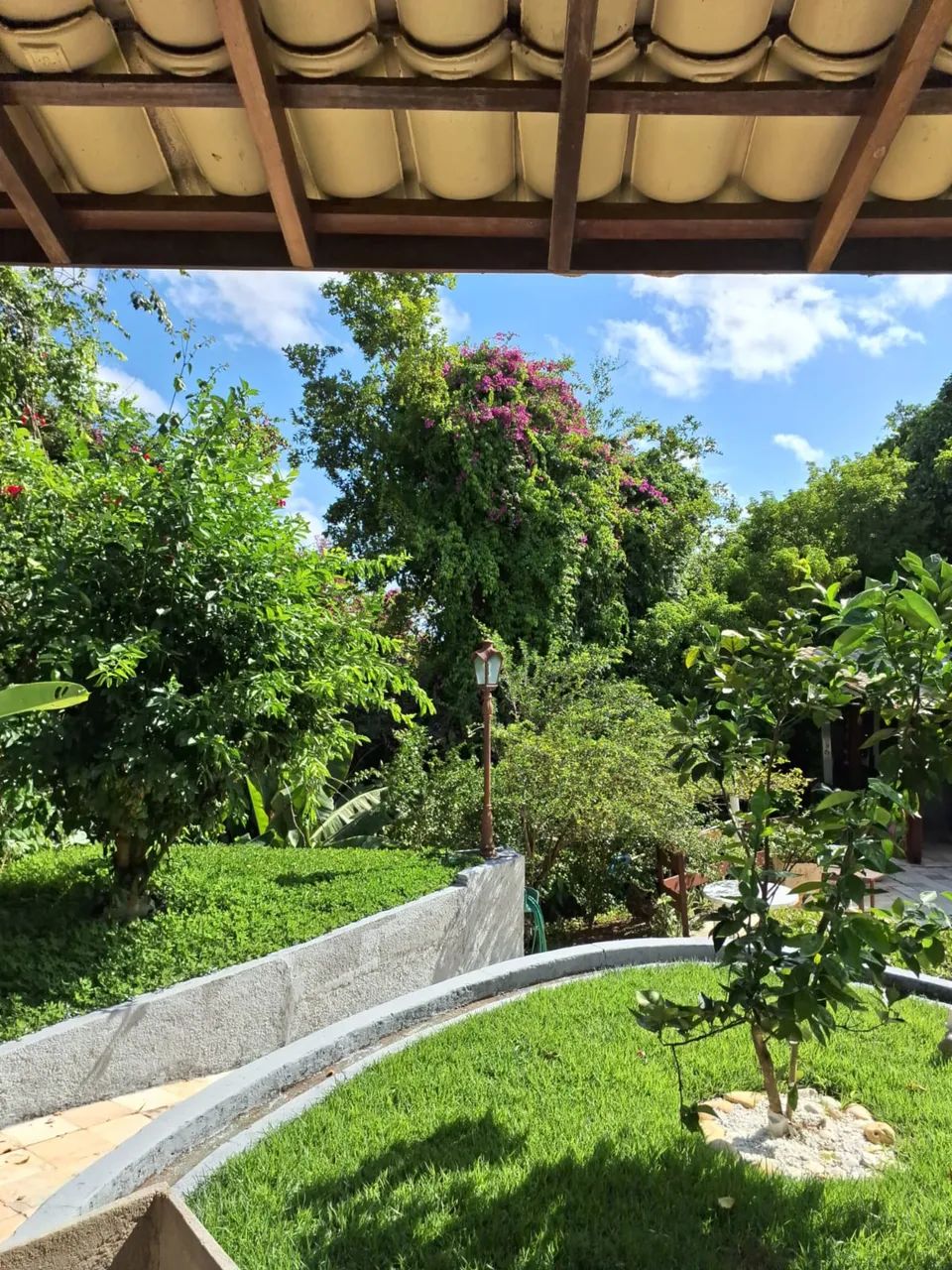 Vendo linda casa com amplo espaço interno e de lazer  - Foto 4