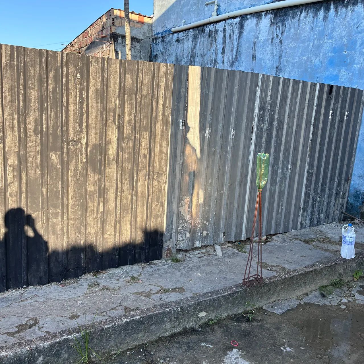 Lote com 4 kitinets e área  pra construir - Foto 5