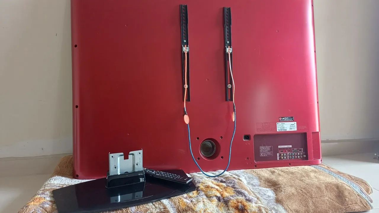 TV LG Scarlet 47" (47LG64FR) [PARA CONSERTO OU RETIRADA DE PEÇAS] - Foto 2