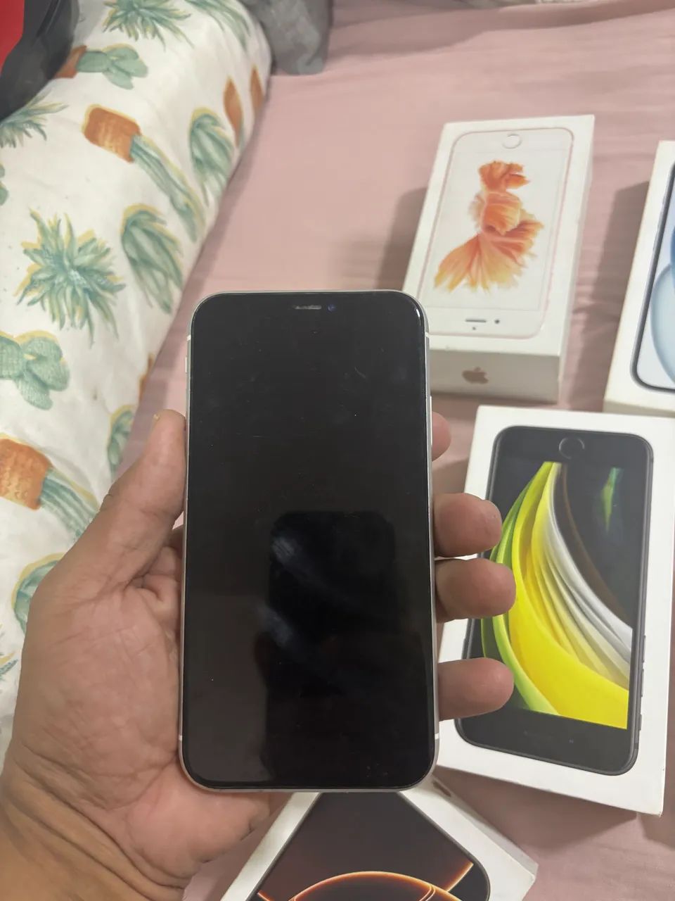 iPhone XR + 5 caixas de iPhone vazias 