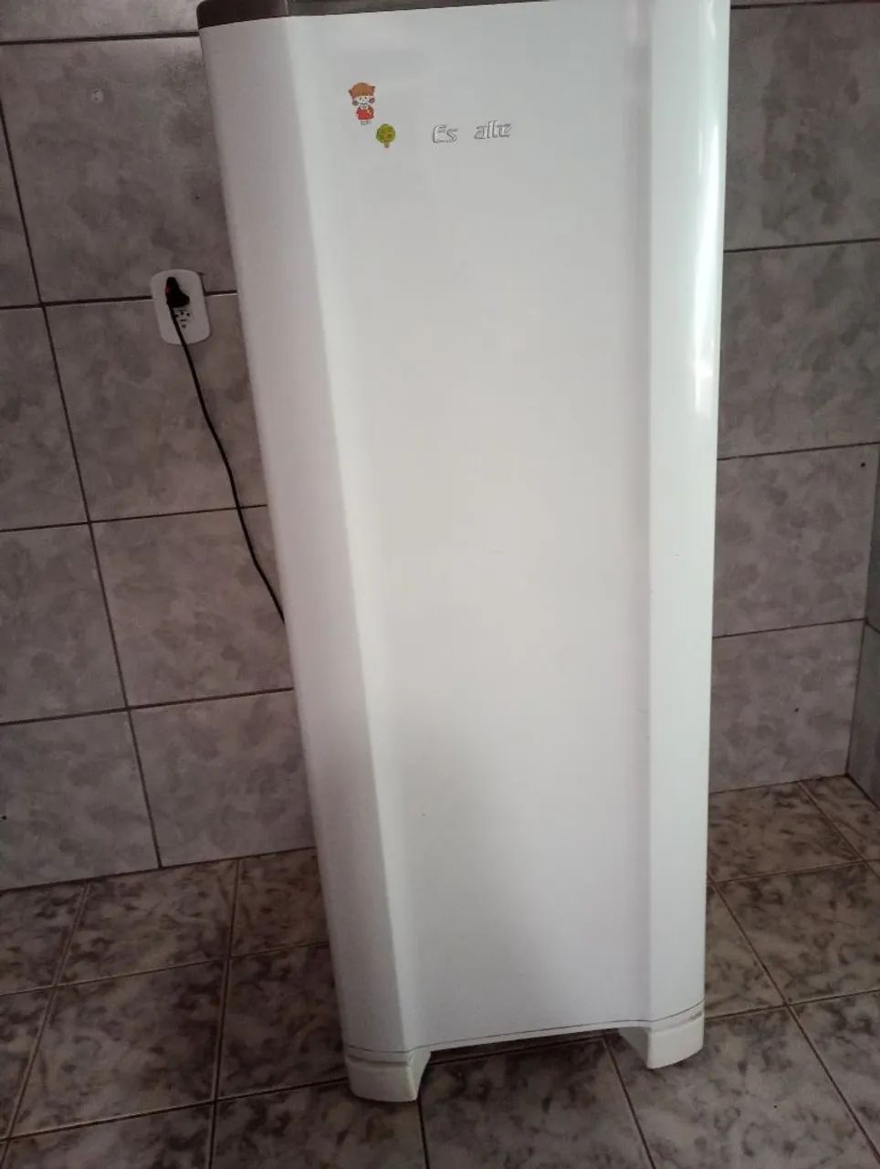 Vendo geladeira funcionando 