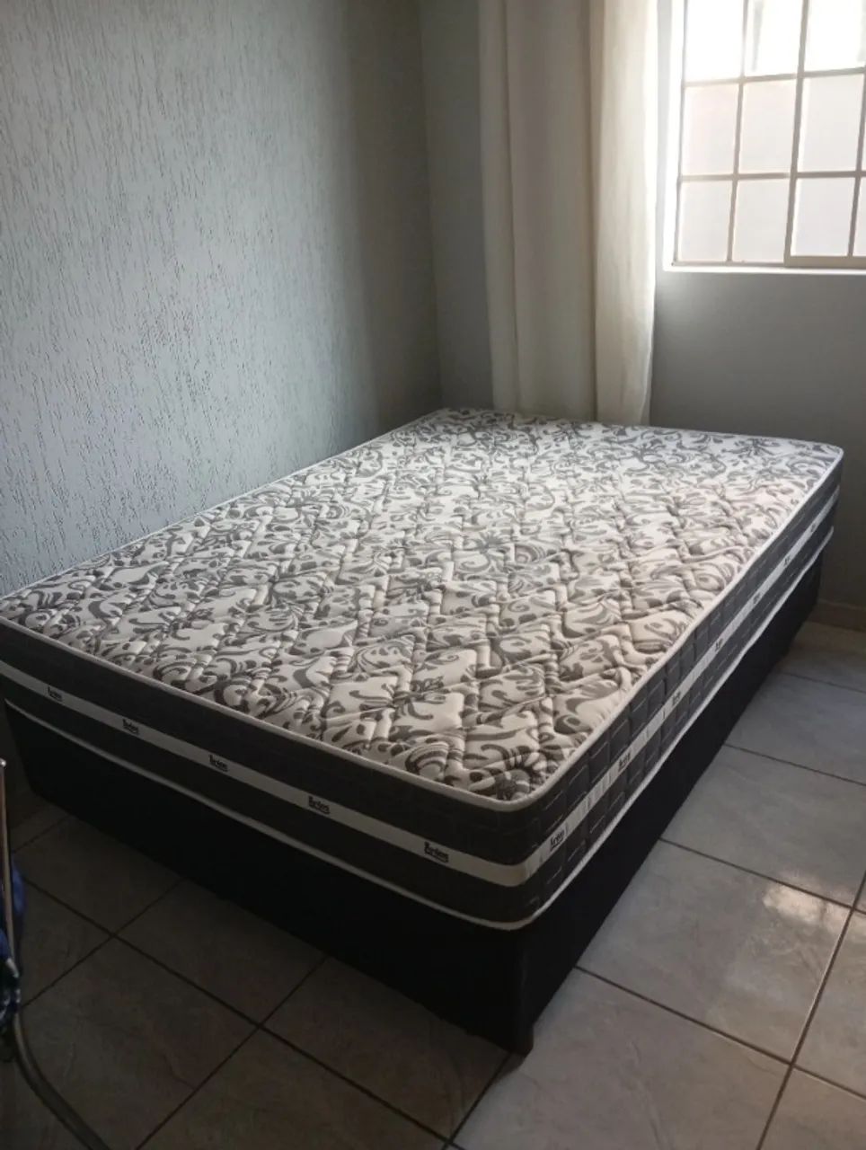 Colchão de molas macio casal conservado