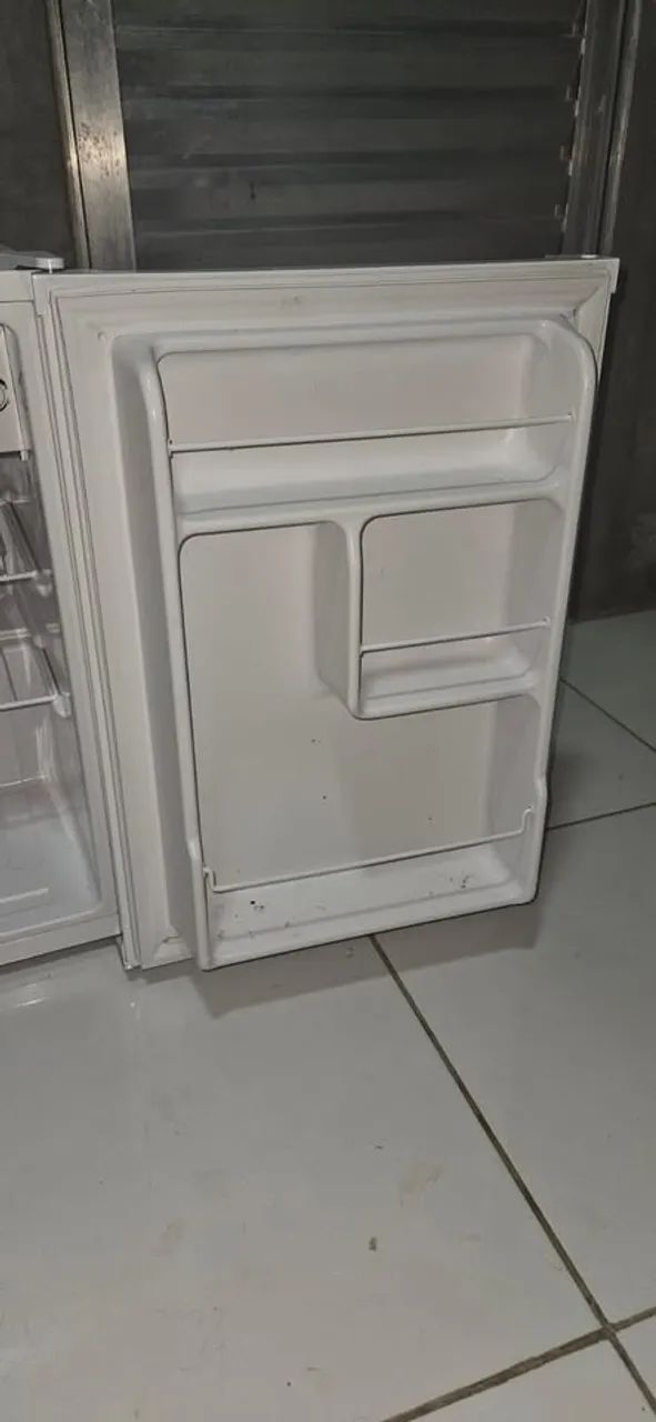 Frigobar Philco PFG85B 68 Litros Porta Reversível Branco - Foto 6