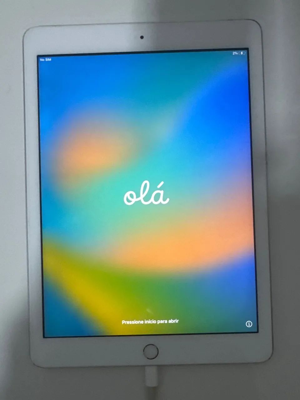 Apple iPad (5ª geração)  A1823 Wi-Fi + Cellular - 32GB e 2GB ram - cor prata  - Foto 2