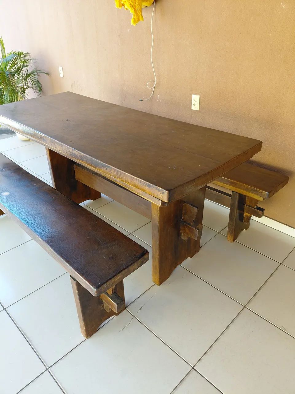 Mesa madeira com bancos  - Foto 4