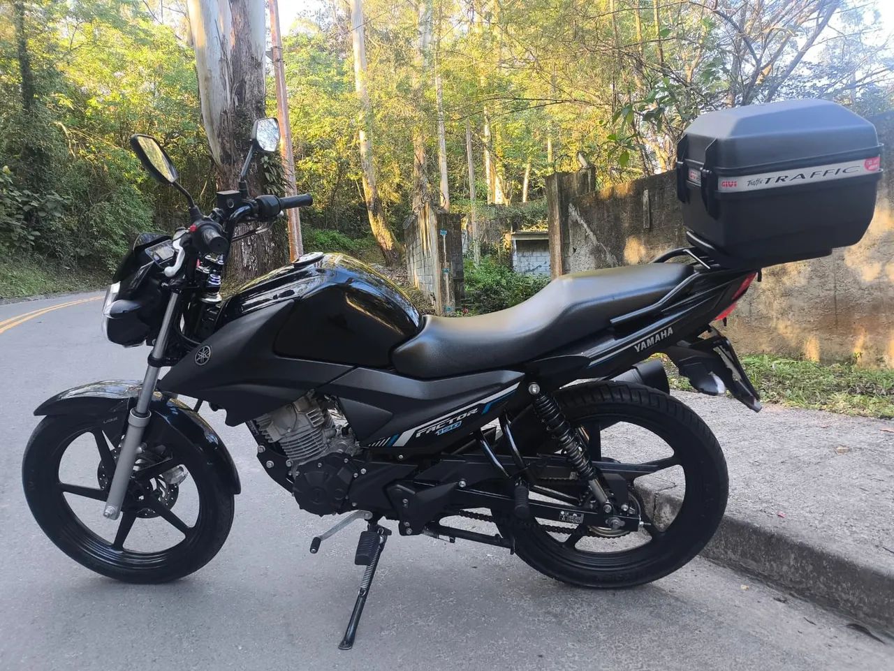 Vendo YBR FACTOR único dono.