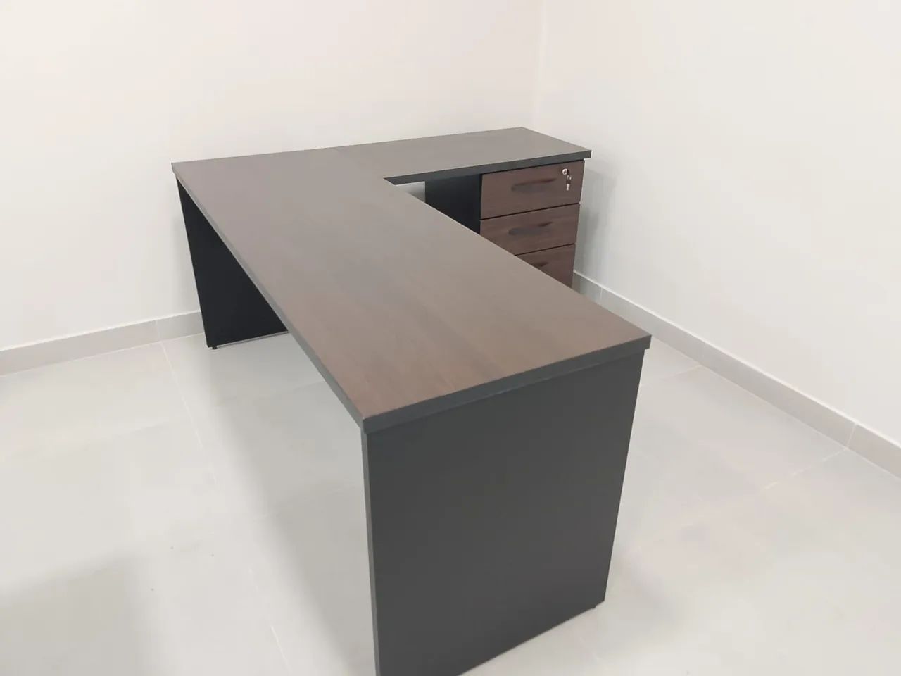 Mesa de escritório em L - Foto 3