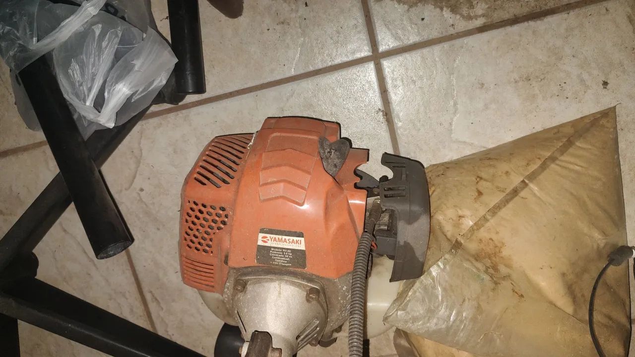 Roçadeira semi nova