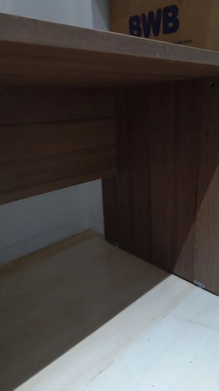 Mesa de escritório com gaveta - Foto 3