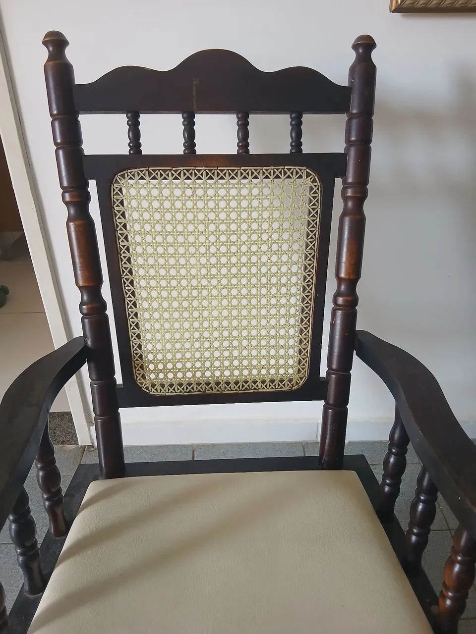 Cadeira de madeira de balanço  - Foto 2