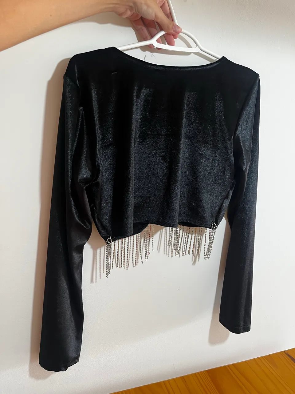 Blusa preta com brilhos - Foto 2