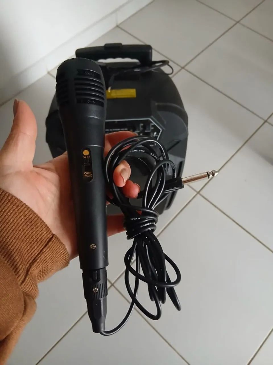 Caixa de Som com Karaoke 