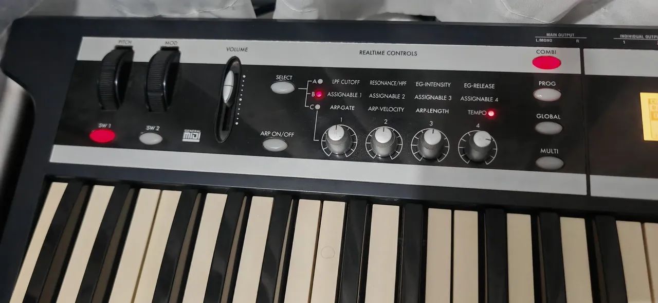 Teclado korg x50  - Foto 4