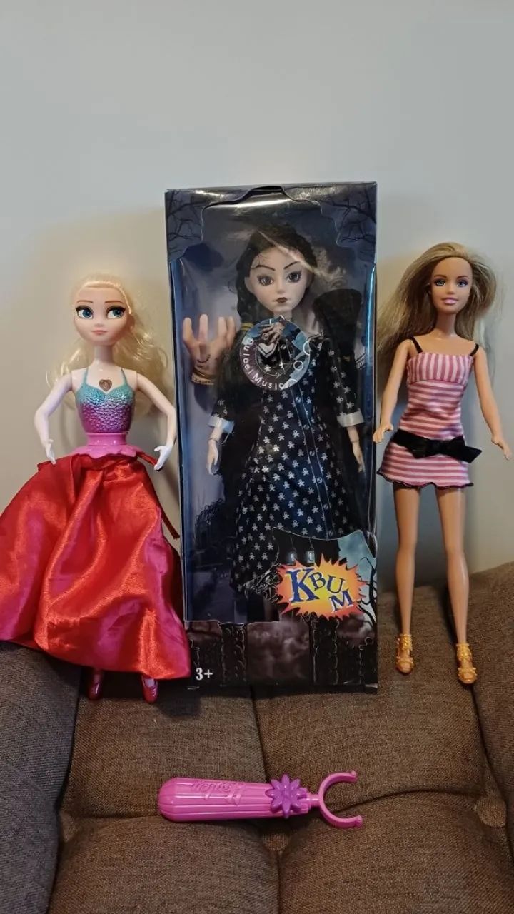Conjunto 3 bonecas Wandinha Barbie Elsa 30cm