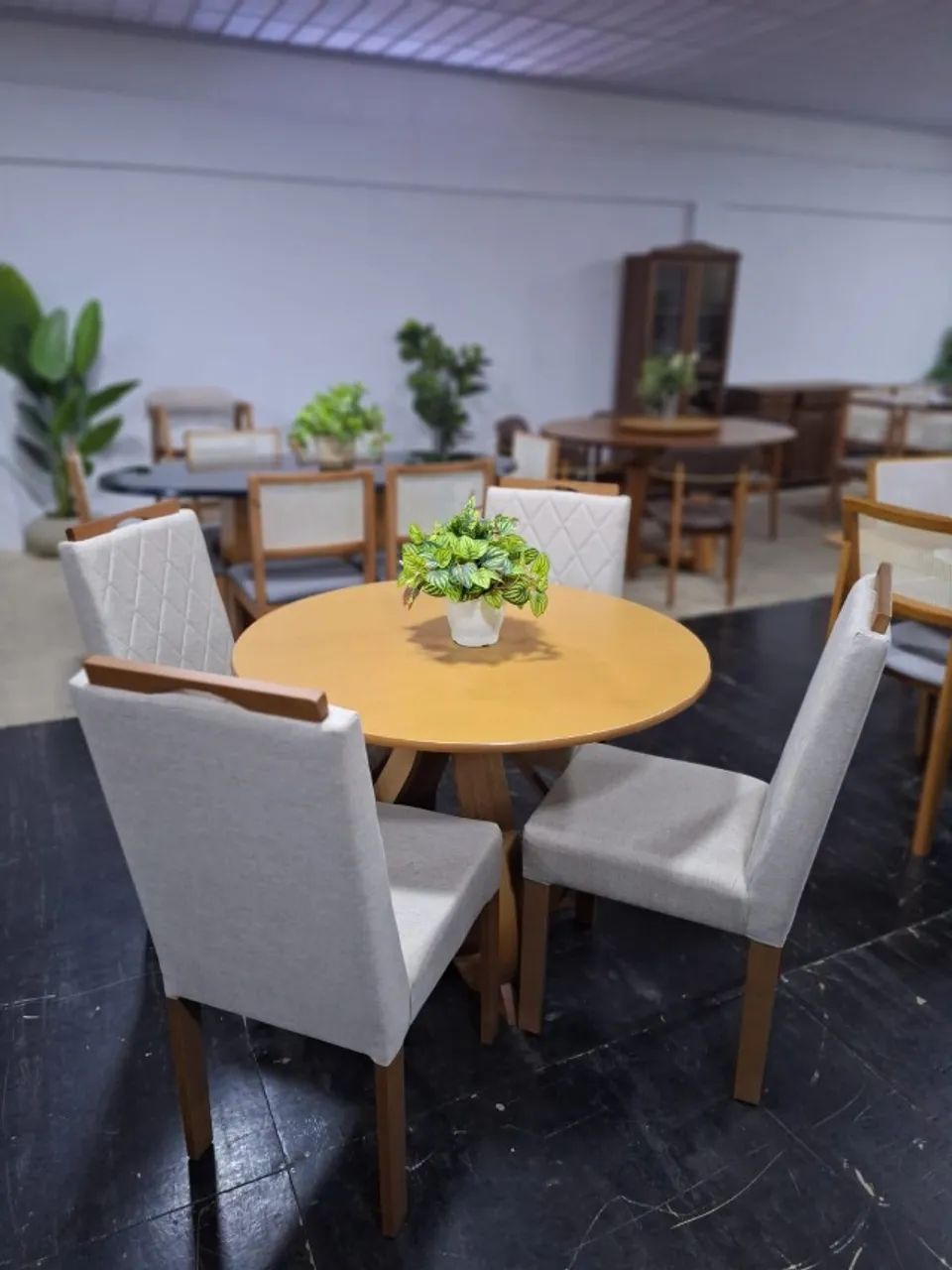 Mesa de Jantar Argo com 4 cadeiras - Mesa redonda
