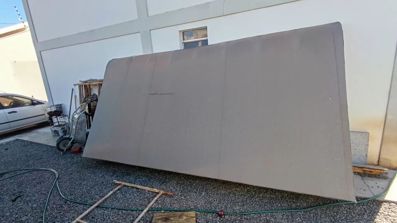 Toldo metálico 2,20m x 4,40m bem conservado