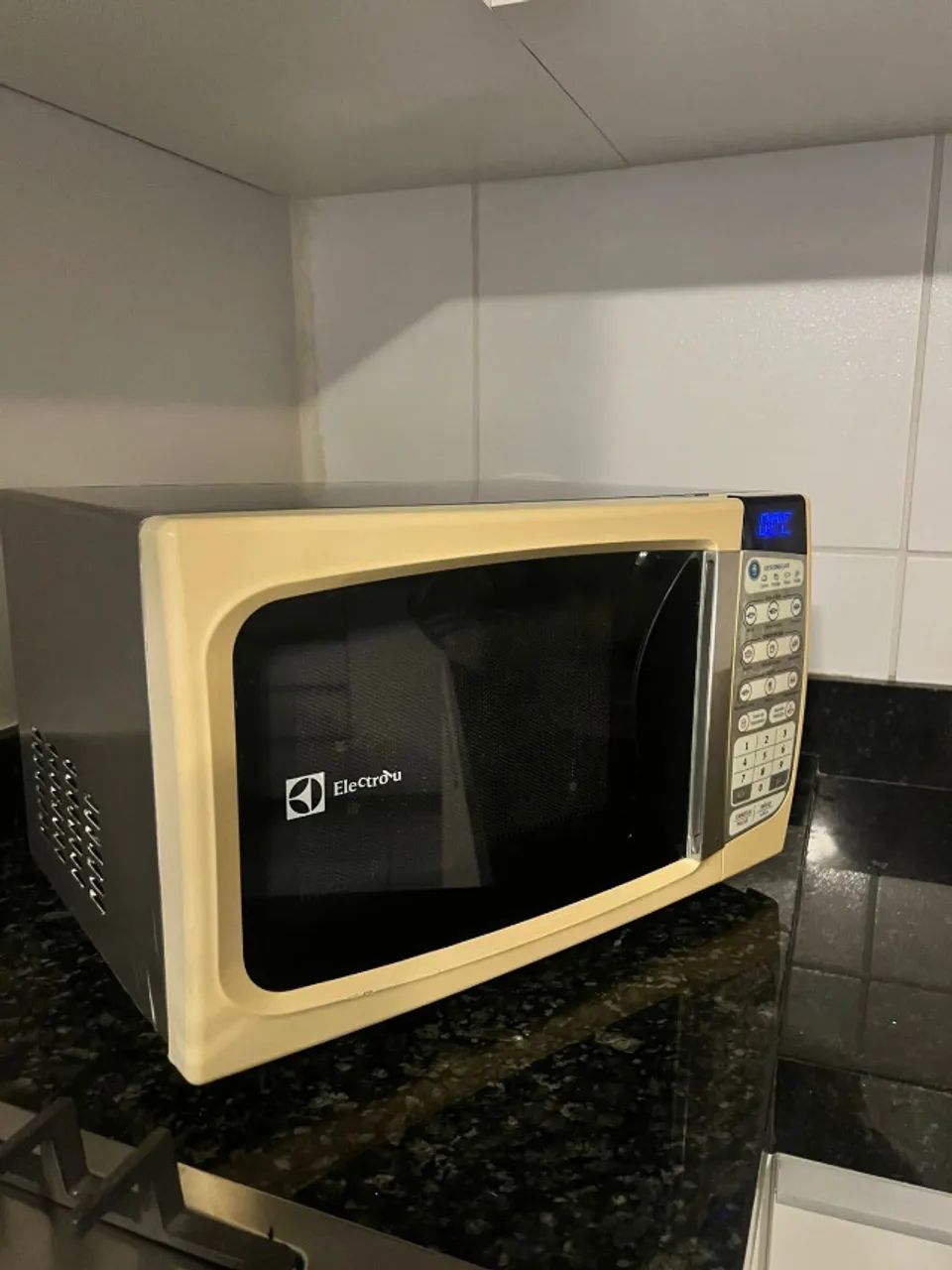 Microondas Electrolux 20 Litros em Perfeito estado - Foto 5