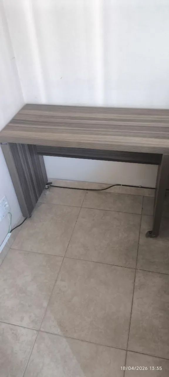 Mesa nova muito conservada 