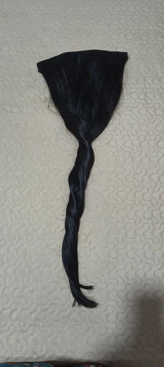 Cabelo humano na tela com tic tac 