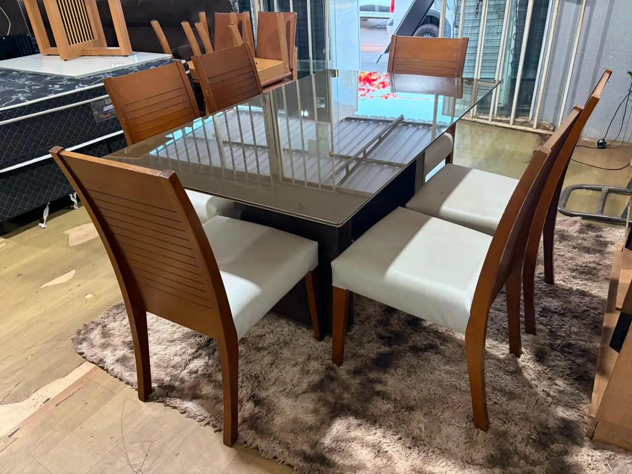 Mesa de vidro laka ótimo estado, cadeiras courino - Foto 4