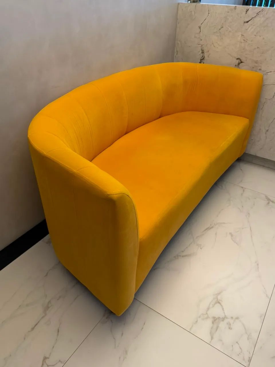 Sofá Mostarda - Design Moderno e Sofisticado