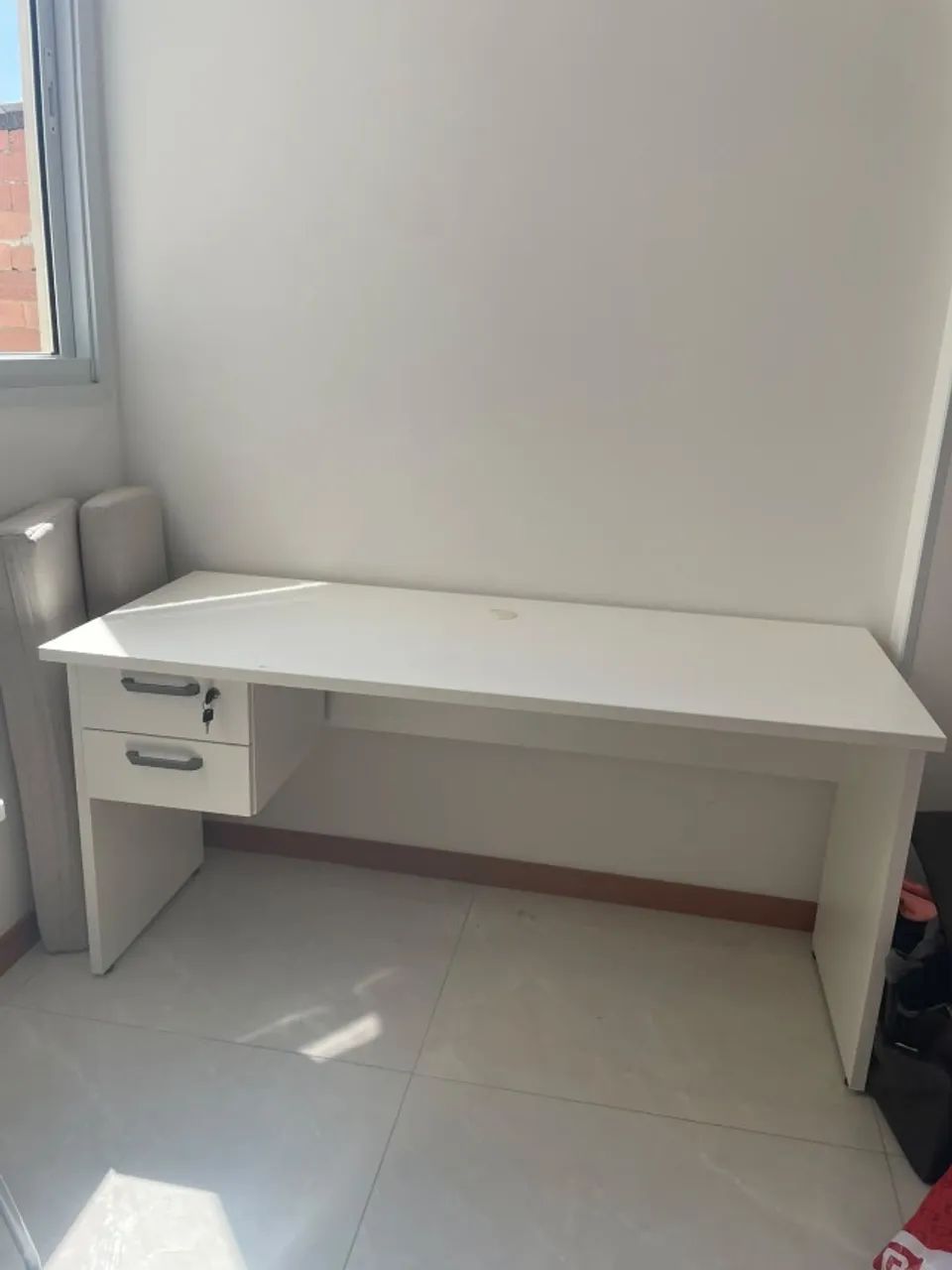 Mesa de escritório em perfeito estado
