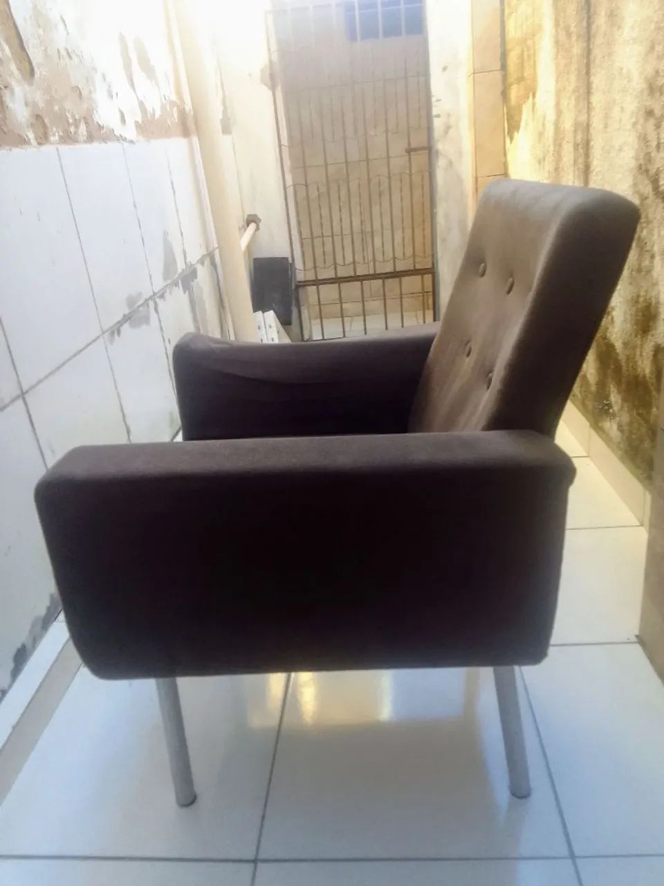 Poltrona  em tecido  suede - Foto 3