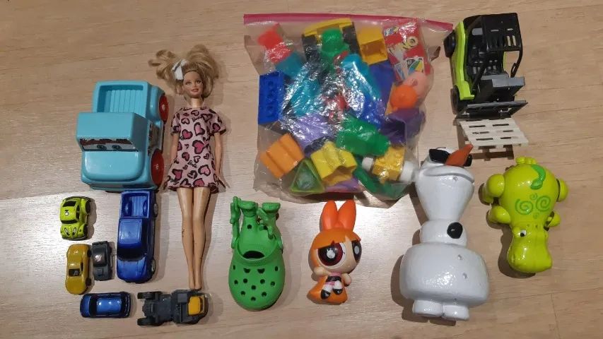 Lote de dezenas de brinquedos - Foto 2