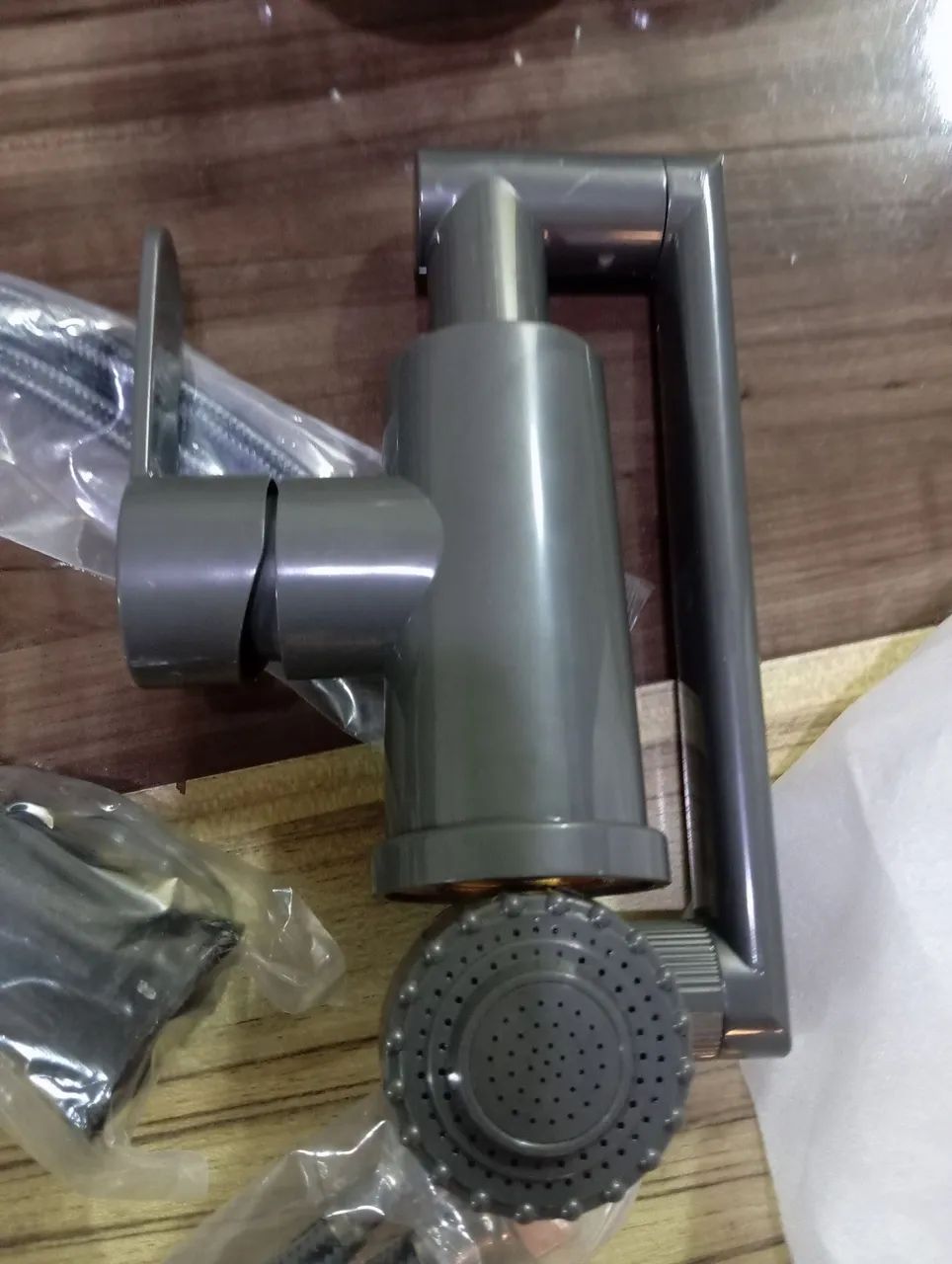Torneira robótica com design moderno e de fácil instalação