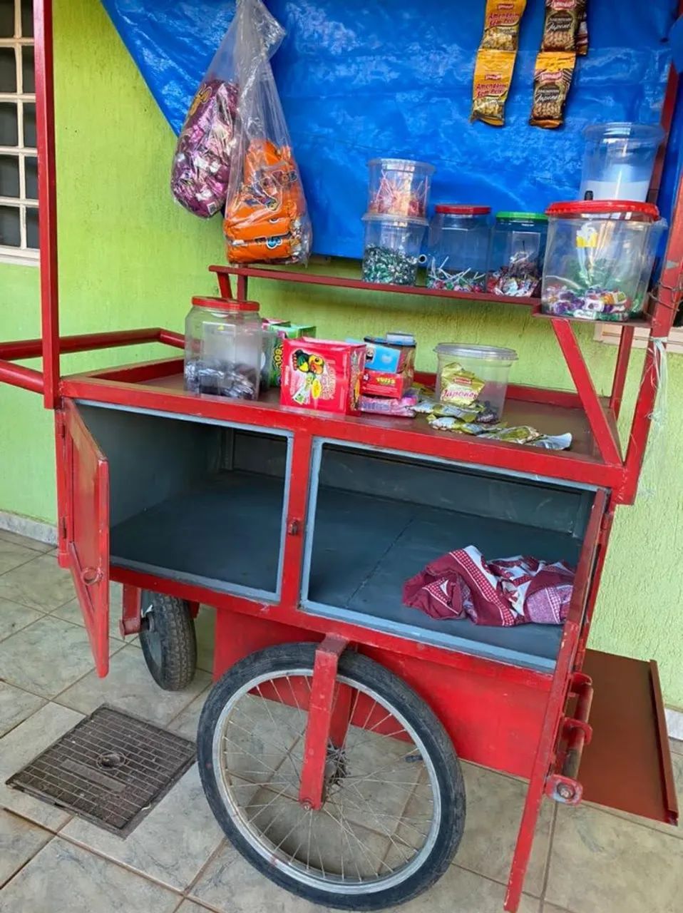 Vendo carrinho de ferro puro para venda de produtos 