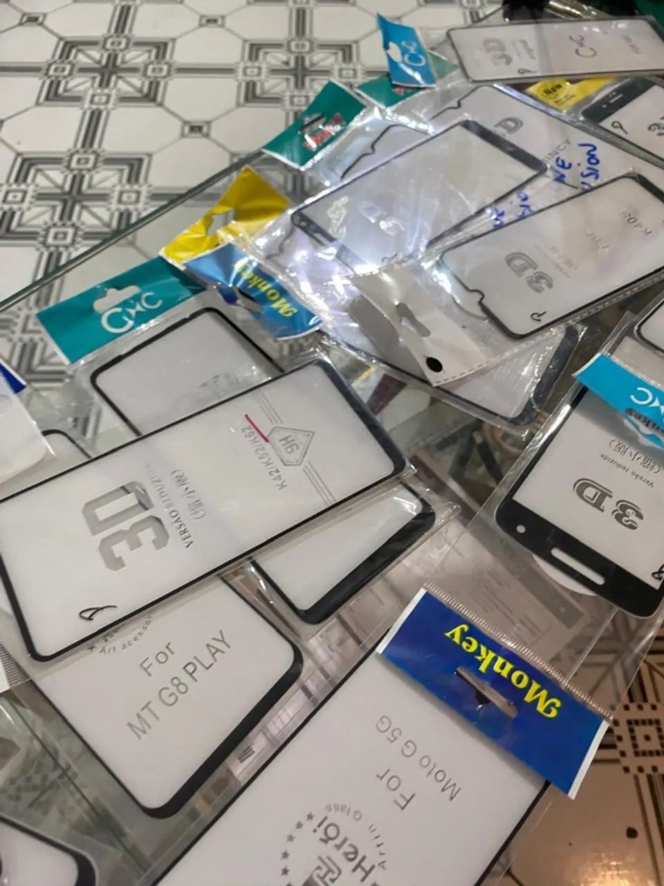 LOTE COM 30 PELÍCULAS DE VIDRO VARIADAS ? - Foto 2
