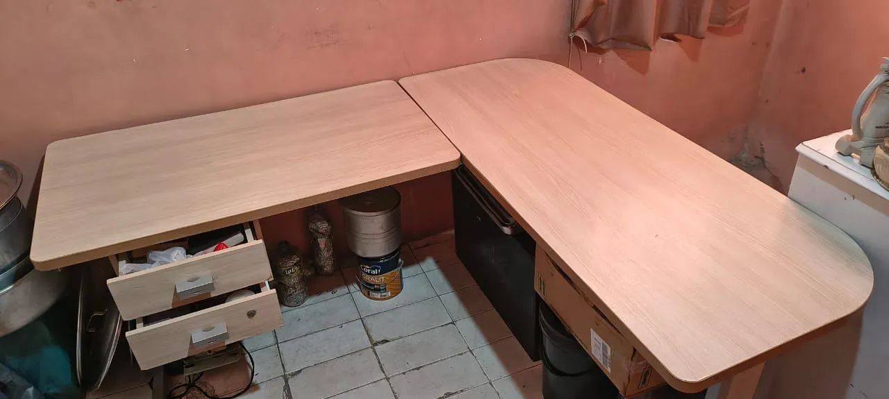 Mesa de escritório semi nova - Foto 3