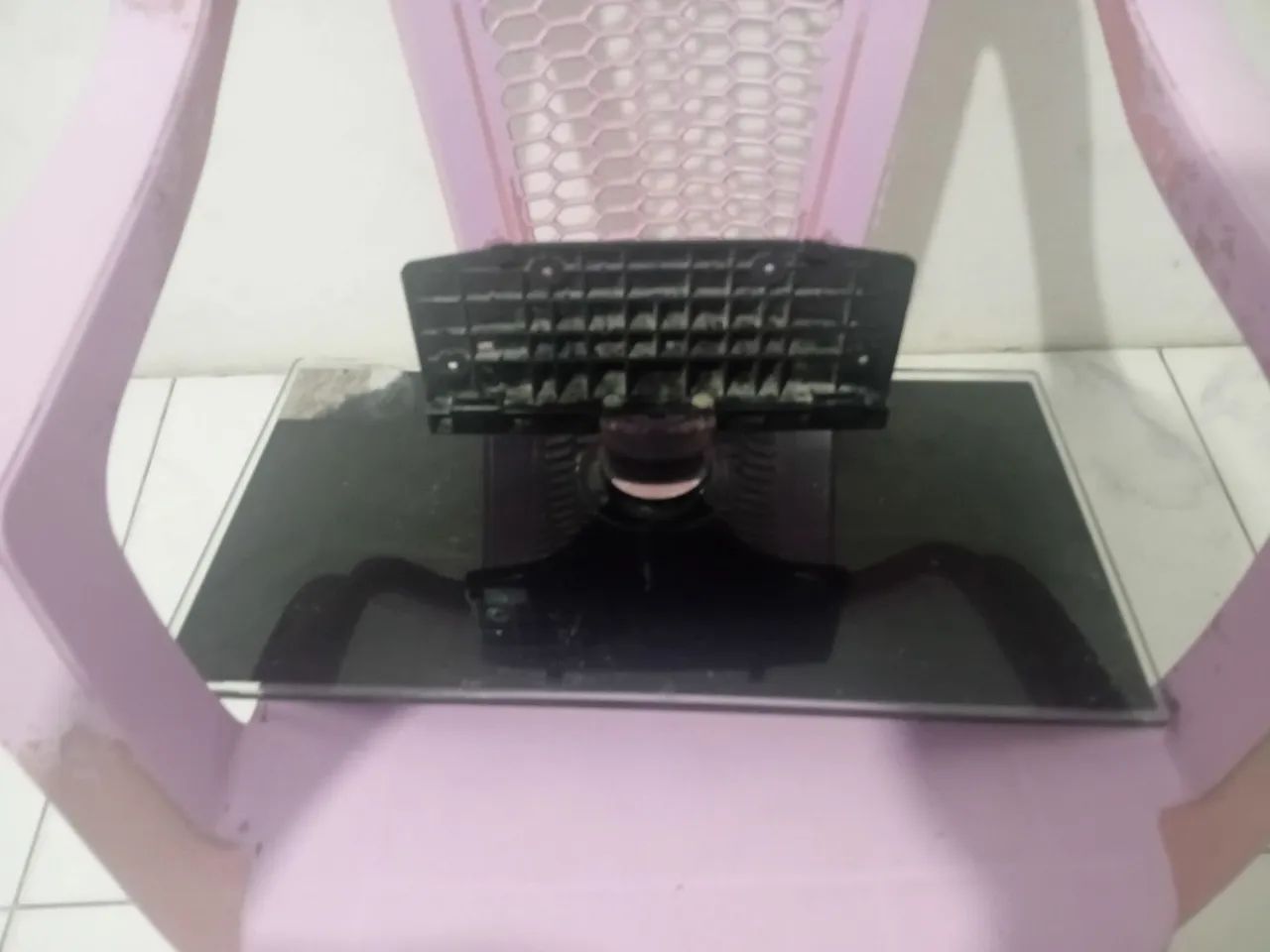 Vende se base para televisão Samsung. 