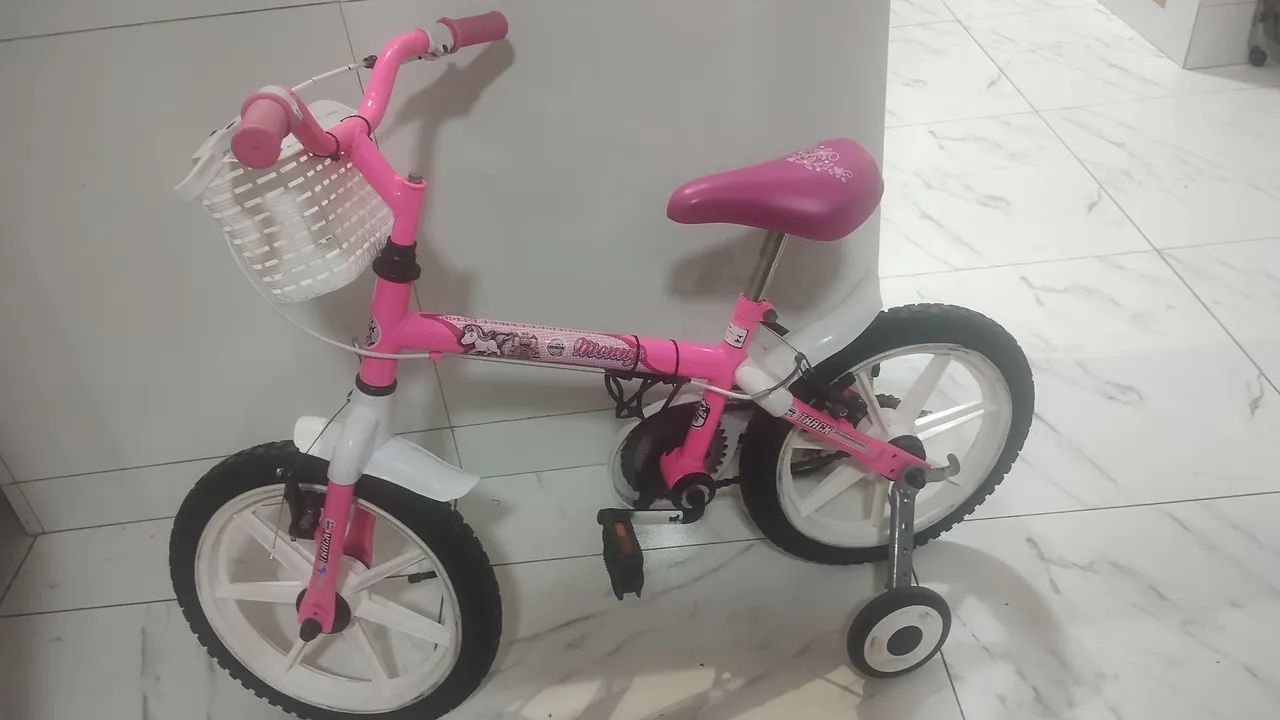 Bicicleta Rosa com cestinha, um mimo. - Foto 3
