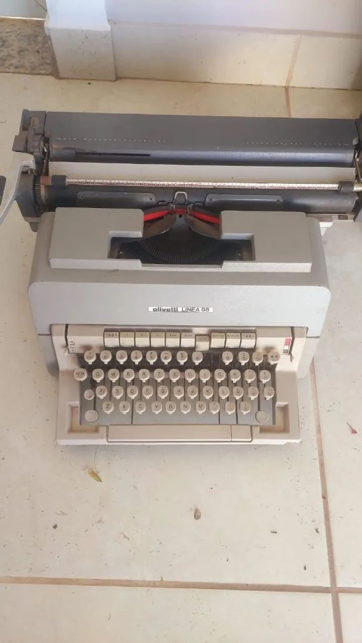 Máquina de escrever antiga - Foto 2