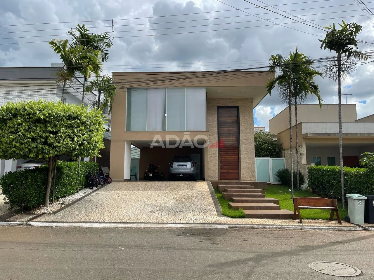 SOBRADO COM 4/SUITES JARDINS MADRI